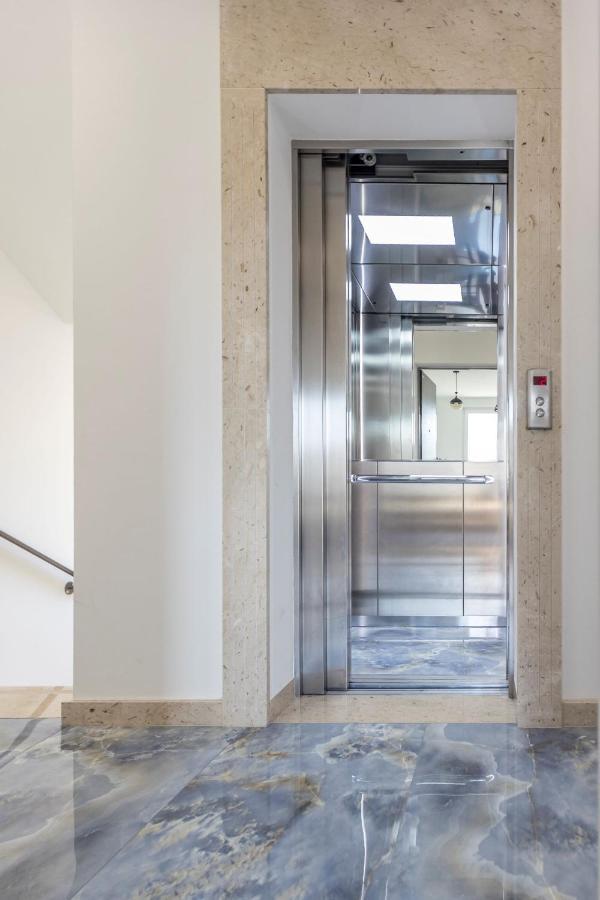 Apartman Lukiana*** Appartement Split Buitenkant foto