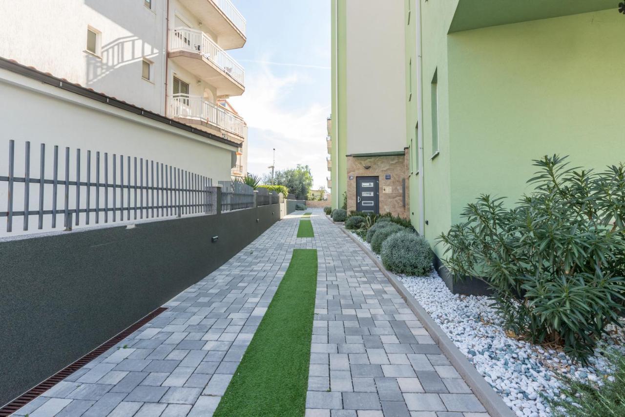 Apartman Lukiana*** Appartement Split Buitenkant foto