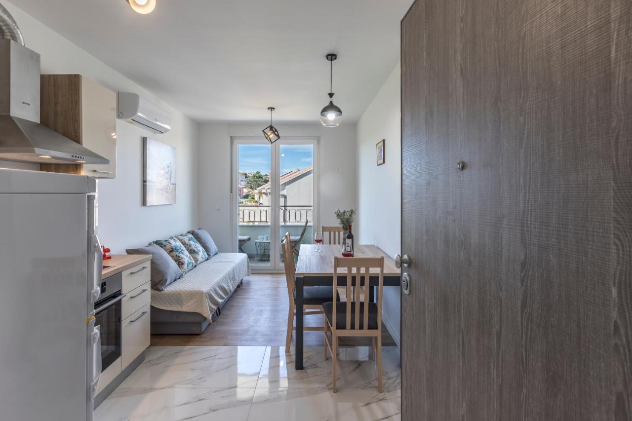 Apartman Lukiana*** Appartement Split Buitenkant foto